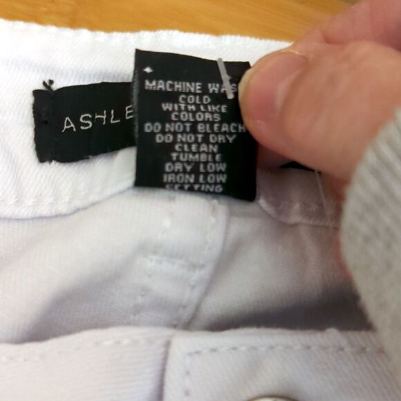 Ashley Stewart Rhinestone Embellished Denim Capri Pants - Size 18 - Picture 6 of 6